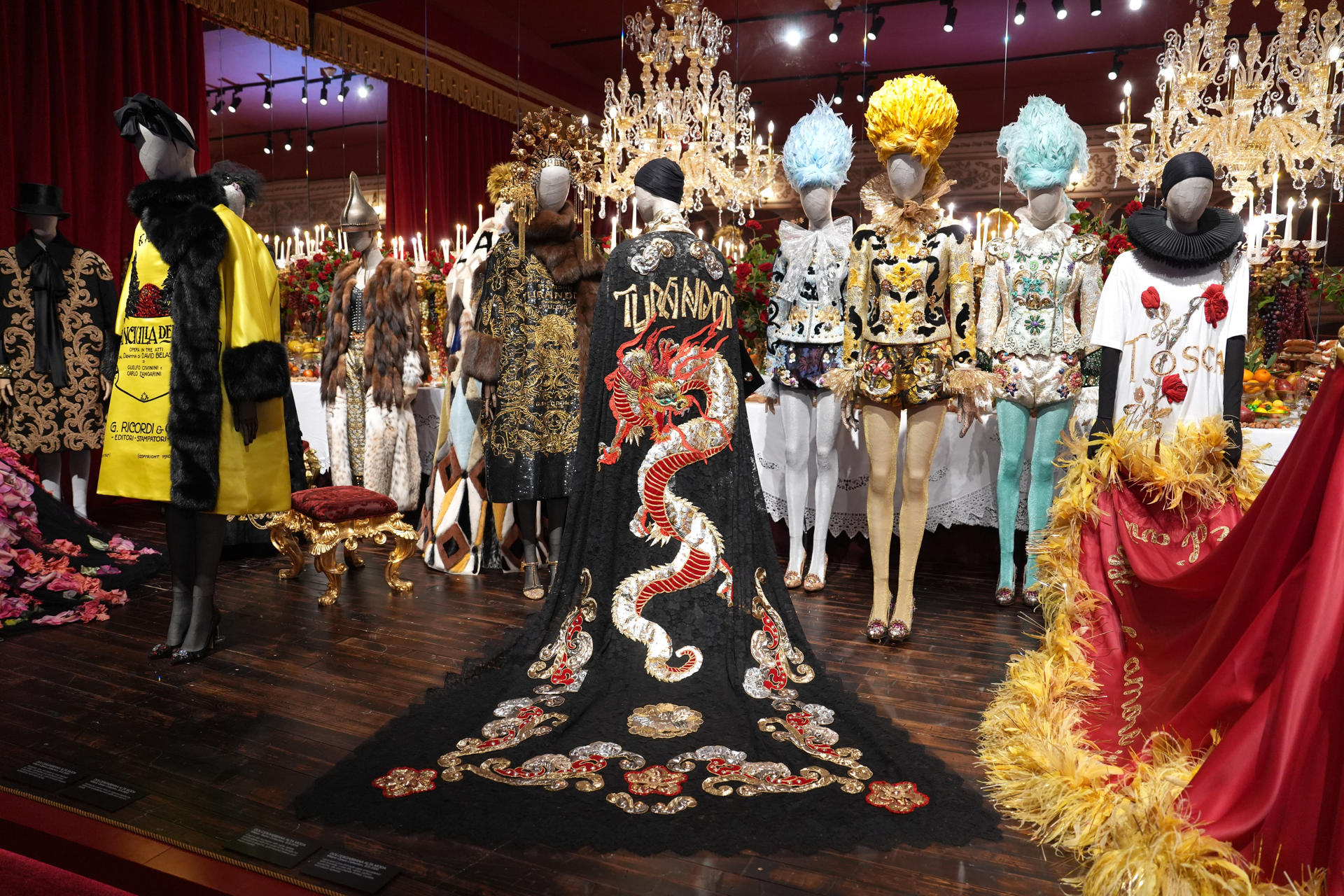 Fotografía que muestra trajes de la exposición 'From the Heart to the Hand' (Del corazón a las manos) este jueves, en la sede del Instituto de Arte Contemporáneo de Miami (EE.UU.). EFE/ Alberto Boal
