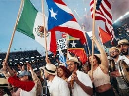 Bad Bunny reivindica que América es un continente, no solo EEUU, en el Super Bowl Vista del público durante el concierto del cantante puertorriqueño Bad Bunny en su actuación en el descanso del Super Bowl en Santa Clara, California, Estados Unidos. EFE/Acoustyle / SOLO USO EDITORIAL/SOLO DISPONIBLE PARA ILUSTRAR LA NOTICIA QUE ACOMPAÑA (CRÉDITO OBLIGATORIO)