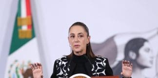 México asegura que “no hay información de uso de drones” tras cierre aéreo en El Paso La presidenta de México, Claudia Sheinbaum, habla en una rueda de prensa este miércoles, en el Palacio Nacional de Ciudad de México (México). EFE/ Mario Guzmán