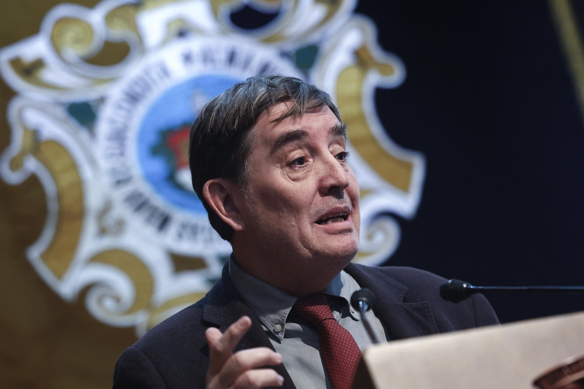 El director del Instituto Cervantes, Luis García Montero, habla durante una rueda de prensa este lunes, en Ciudad de México (México). EFE/Sáshenka Gutiérrez
