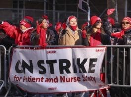Dos tercios de las enfermeras de Nueva York en huelga llegan a un acuerdo preliminar Las enfermeras y otros simpatizantes continúan en huelga frente al Hospital Mount Sinai en Nueva York, Nueva York, EEUU. Imagen de archivo. EFE/EPA/SARAH YENESEL