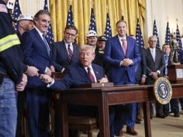 Cámara de Representantes de EE UU pide revocar aranceles de Trump a Canadá EFE/EPA/SHAWN THEW / POOL