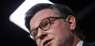 Reclamos de transparencia y límites a ICE: las claves del posible cierre del DHS Imagen de archivo. EFE/EPA/JIM LO SCALZO