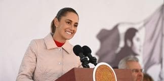 Sheinbaum dice que su partido no es “paraguas” para delinquir tras arresto de alcalde Fotografía cedida por la Presidencia de México de su mandataria, Claudia Sheinbaum, hablando durante una rueda de prensa este viernes, en Morelia (México). EFE/Presidencia de México/SOLO USO EDITORIAL/NO VENTAS/SOLO USO EDITORIAL/SOLO DISPONIBLE PARA ILUSTRAR LA NOTICIA QUE ACOMPAÑA(CRÉDITO OBLIGATORIO)