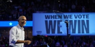 Cuenta de Trump en Truth Social retira el vídeo en el que los Obama aparecen como simios Archivo. EFE/EPA/WILL OLIVER