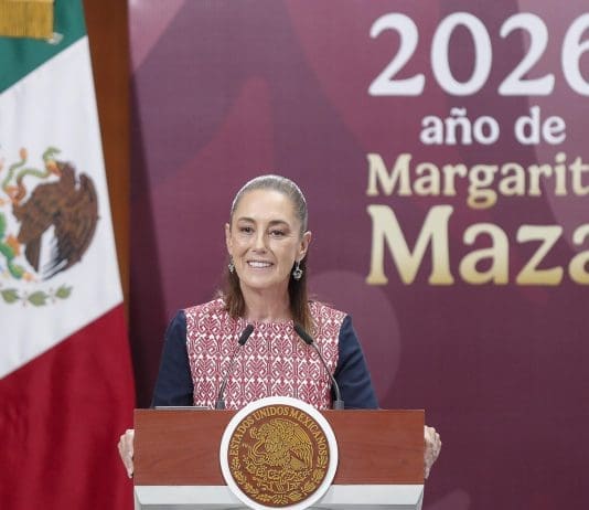 Sheinbaum anuncia incentivos para industria cinematográfica con Salma Hayek como invitada La presidenta de México, Claudia Sheinbaum, habla en una rueda de prensa este domingo, en el Palacio Nacional de la Ciudad de México (México). EFE/ Isaac Esquivel