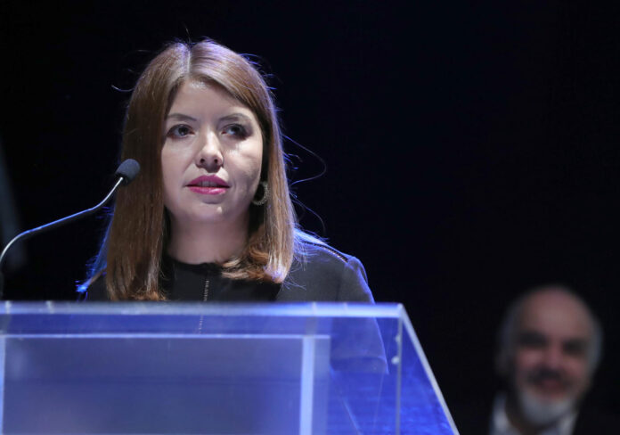 La periodista Zorayda Gallegos Valle habla durante la entrega del premio Derechos Humanos 'Violencia sexual en los cuarteles: radiografía de la impunidad', este lunes en el Centro Cultural España de Ciudad de México (México). EFE/Mario Guzmán
