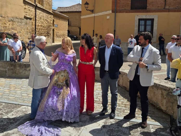 La ministra de Igualdad, Ana Redondo, ha asistido a la celebración del cuarto aniversario del Museo de los Cuentos y la Ciencia de Paredes de Nava (Palencia) impulsado por la artista Rosana Largo. EFE/Subdelegación del Gobierno en Palencia  *****SOLO USO EDITORIAL/SOLO DISPONIBLE PARA ILUSTRAR LA NOTICIA QUE ACOMPAÑA (CRÉDITO OBLIGATORIO) *****
