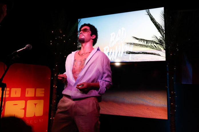 El Museo de Cera de Madrid estrena este jueves, la nueva figura de Bad Bunny, dos días antes de que comience su serie de 10 conciertos en la capital. EFE/ Maria Aguilella Pardo
