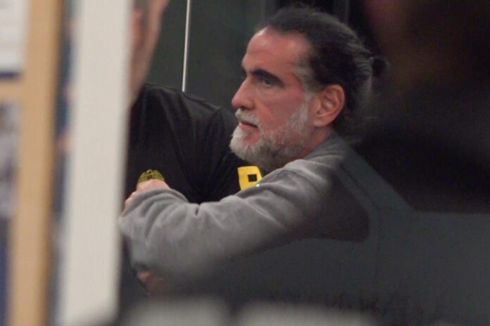 Captura de video del 16 de mayo de 2026 del empresario colombiano Alex Saab escoltado por agentes de la DEA a su llegada al aeropuerto de Opa-locka, en el condado de Miami-Dade (EE.UU.). EFE/ Antoni Belchi
