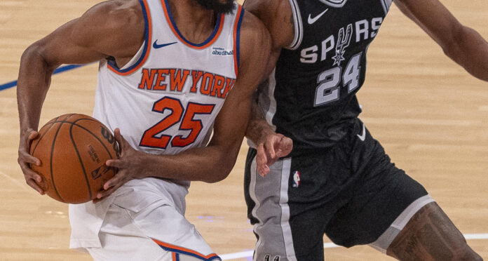 Imagen de archivo de un jugador de los New York Knicks y de los San Antonio Spurs. EFE/ Angel Colmenares
