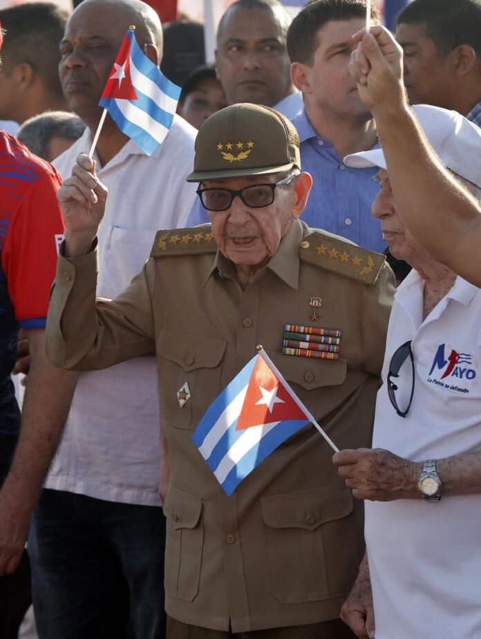 El expresidente de Cuba Raúl Castro asiste a la conmemoración del Día Internacional del Trabajo el 1 de mayo de 2026 en La Habana (Cuba). EFE/ Ernesto Mastrascusa
