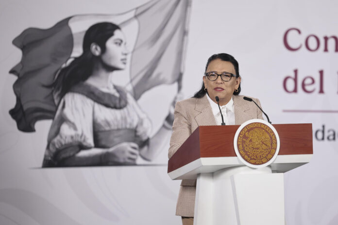 La secretaria de Gobernación (Interior) de México, Rosa Icela Rodríguez, habla durante una rueda de prensa este miércoles en Palacio Nacional de la Ciudad de México (México). EFE/José Méndez
