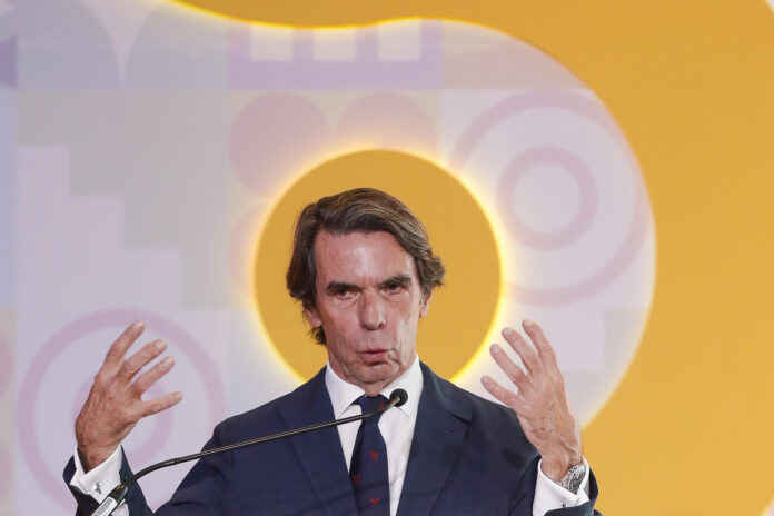 El expresidente del Gobierno Español, José María Aznar, habla durante su participación en el Congreso Iberoamericano del Consejo Empresarial Alianza por Iberoamérica (CEAPI), este martes en Ciudad de México (México). EFE/Isaac Esquivel
