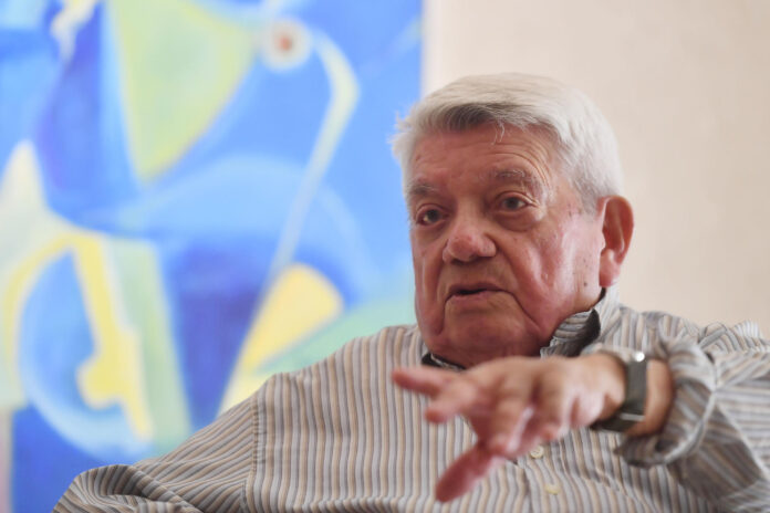 - El pintor argentino Ángel Baldovino, afincado en Mallorca desde hace medio siglo, última una nueva exposición a punto de cumplir los 97 años y cuenta a EFE su longeva experiencia artística. EFE/ Miquel A. Borràs
