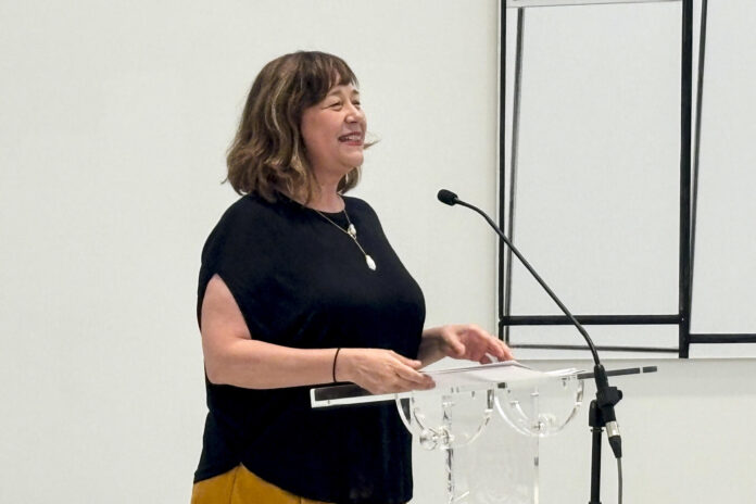 La directora de la Feria Internacional de Arte Contemporáneo (ARCO), Maribel López, durante su intervención en la presentación de la feria de arte contemporáneo ARCOlisboa este jueves en la sede del museo Pavilhão Julião Sarmento. La feria ARCOlisboa, una de las muestras de arte contemporáneo más importantes de Portugal, volverá este mes de mayo a la capital lusa para celebrar su IX edición con 84 galerías de 18 países, una treintena de ellas españolas, y con una nueva sección. EFE/Blas Díaz
