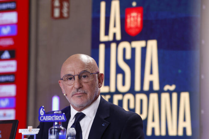El seleccionador español, Luis de la Fuente, da la lista de convocados para el Mundial de 2026. EFE/ Javier Lizón
