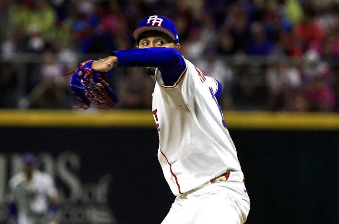 Fotografía tomada el 9 de marzo de 2026 al lanzador puertorriqueño Elmer Rodríguez durante un partido del Clásico Mundial de Béisbol entre la selección de su país y la de Cuba en el estadio Hiram Bithorn de San Juan. EFE/Thais Llorca
