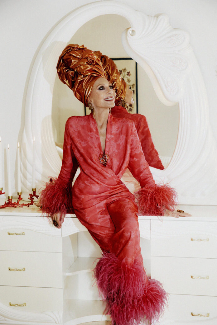 La actriz estadounidense Marisa Berenson, musa de directores y artistas como Luchino Visconti, Stanley Kubrick, Andy Warhol, Bob Fosse, Clint Eastwood y Luca Guadagnino, ha realizado su primera colección cápsula para Zara en la que además de prendas de vestir propone muebles para el hogar. EFE/Zara - SOLO USO EDITORIAL/SOLO DISPONIBLE PARA ILUSTRAR LA NOTICIA QUE ACOMPAÑA (CRÉDITO OBLIGATORIO)
