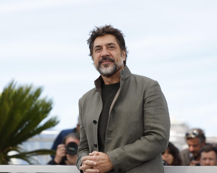 CANNES (France), 17/05/2026.- Javier Bardem atiende a la prensa en el photocall for 'The Beloved' ('El ser querido') en Cannes. EFE/EPA/SEBASTIEN NOGIER
