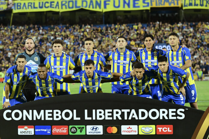 La plantilla de Rosario Central necesita, al menos, un punto más este martes a expensas de la Universidad Central de Venezuela para anticipar su clasificación a los octavos de final de la Copa Libertadores. EFE/ Sebastián Granata

