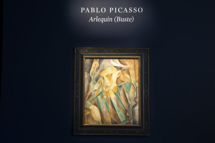 Fotografía de archivo, tomada el pasado 1 de mayo, de una vista general de la obra 'Arlequin (Busto)', del artista español Pablo Picasso, durante la exhibición a la prensa de las piezas que subastará este mes la casa Sotheby's en Nueva York (NY, EE.UU.). EFE/Ángel Colmenares
