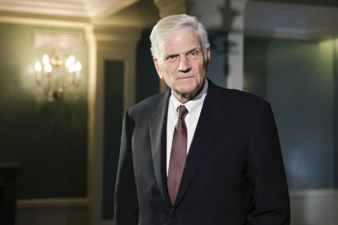 El famoso y polémico pastor evangélico Franklin Graham, durante una entrevista con EFE en Madrid, donde este fin de semana es el invitado principal del Festival de la Esperanza, que va a reunir a miles de fieles evangélicos en un controvertido acto donde las alabanzas a Dios se mezclarán con discursos políticos ultraconservadores y ataques a los derechos de las mujeres y la comunidad LGBTIQ.- EFE/Marcos Villaoslada
