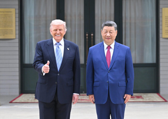 El presidente de los Estados Unidos, Donald J. Trump (i), junto al presidente chino, Xi Jinping (d), en Zhongnanhai, Pekín. EFE/ Portavoz del Ministerio de Exteriores de China vía X SOLO USO EDITORIAL/SOLO DISPONIBLE PARA ILUSTRAR LA NOTICIA QUE ACOMPAÑA (CRÉDITO OBLIGATORIO)
