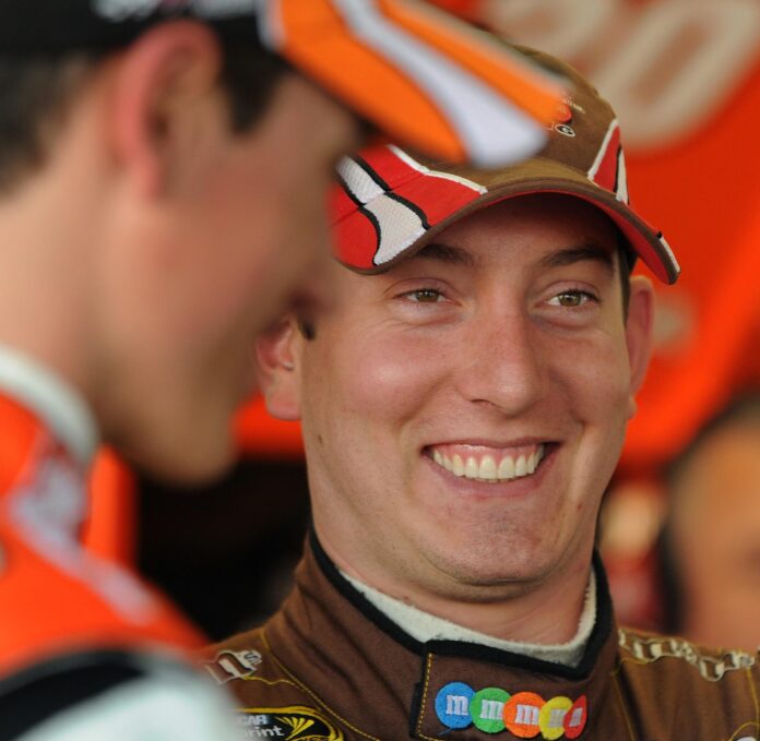 Fotografía de archivo del piloto estadounidense Kyle Busch (d) doble campeón de la NASCAR, quien falleció este jueves a los 41 años. EFE/GERARDO MORA
