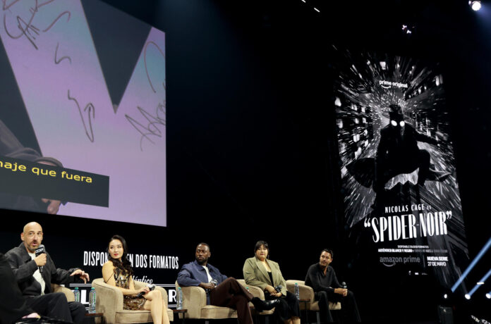 Fotografía del 25 de abril de 2026 que muestra de izquierda a derecha al cineasta estadounidense Oren Uziel; los actores Li Jun Li; Lamorne Morris; Karen Rodríguez, y Jack Huston durante un conversatorio en el foro de la CCXPMX 2026, en Ciudad de México (México). EFE/Alex Cruz
