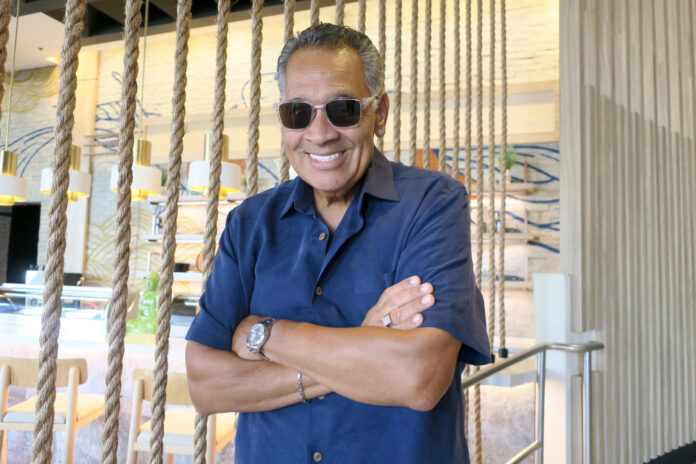 El veterano salsero puertorriqueño Tito Nieves posa durante una entrevista con EFE el 9 de junio de 2026 en el Distrito de Convenciones de San Juan (Puerto Rico). EFE/Jorge Muñiz
