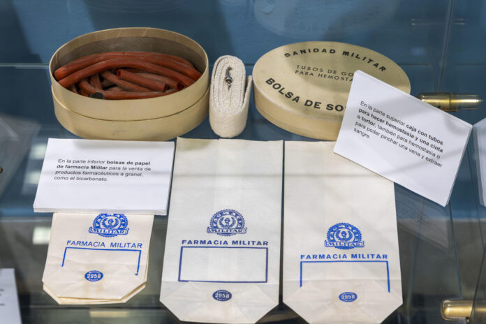 Vista de la exposición en Melilla sobre Fidel Pagés (Huesca, 1886-1923), el médico militar que inventó la anestesia epidural en 1921. EFE/Giner
