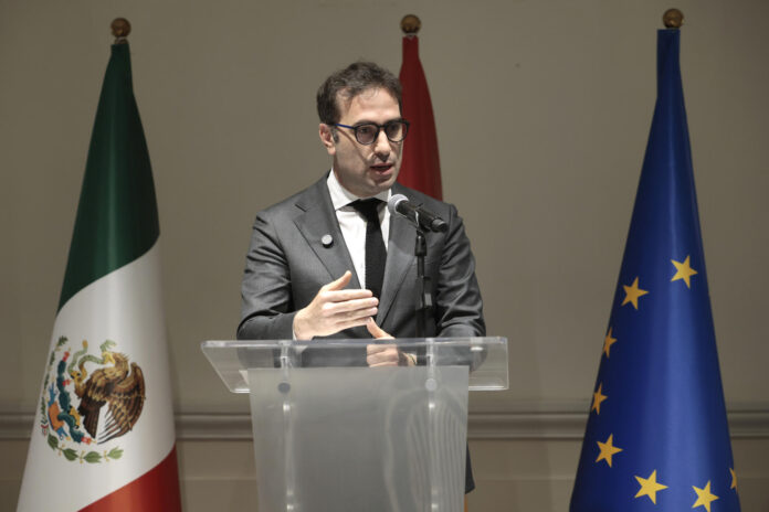 El vicepresidente primero del Gobierno de España y ministro de Economía, Carlos Cuerpo, habla durante una rueda de prensa este miércoles, en Ciudad de México (México). EFE/ José Méndez

