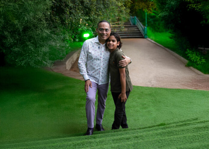 Fotografía cedida por Edumil Ruiz Agency del salsero puertorriqueño Gilberto Santa Rosa junto a su nieto Ian Marco. EFE/Edumil Ruiz Agency /SOLO USO EDITORIAL /NO VENTAS /SOLO DISPONIBLE PARA ILUSTRAR LA NOTICIA QUE ACOMPAÑA /CRÉDITO OBLIGATORIO
