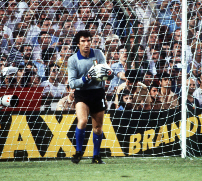 La leyenda italiana Dino Zoff fue la primera 'victima' del haitiano Emmanuel Sanon en el Mundial de 1974. EFE/jg
