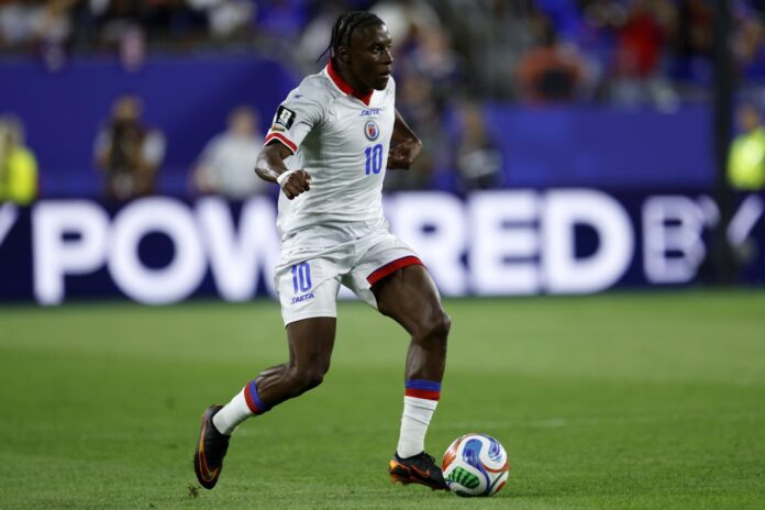 El francés Jean-Ricner Bellegarde quiere escribir su propia historia con la selección de Haití. No es descabellado porque él sí que sabe de milagros. EFE/ Sebastiao Moreira
BOSTON (United States), 14/06/2026.- Jean-Ricner Bellegarde of Haiti in action during the FIFA World Cup 2026 group stage match Haiti against Scotland, in Foxborough, Massachusetts, USA, 13 June 2026. EFE/EPA/GREG M. COOPER
