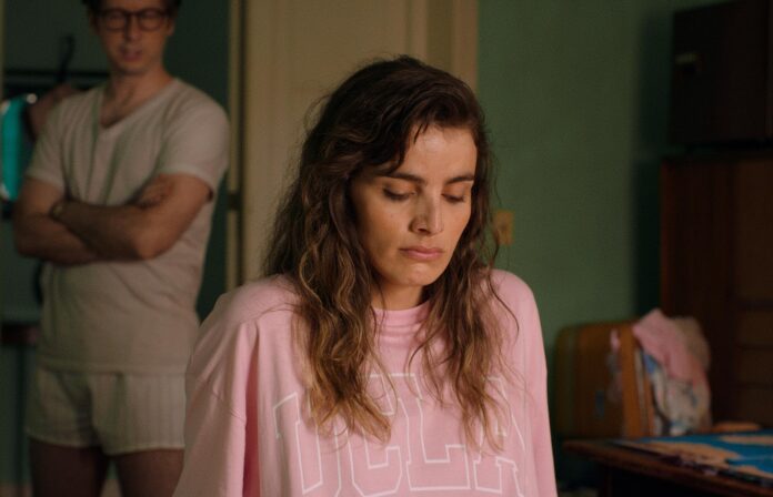Fotograma cedido por Araucaria cine donde aparece la actriz chileno-estadounidense Lux Pascal como Ingrid y Dan Beirne como Udo Berger durante una escena de la película 'Guerra de verano'. EFE/ Araucaria Cine /SOLO USO EDITORIAL/NO VENTAS/ SOLO DISPONIBLE PARA ILUSTRAR LA NOTICIA QUE ACOMPAÑA (CRÉDITO OBLIGATORIO)
