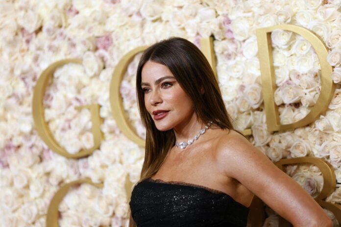 Fotografía de archivo del 05 de enero de 2025 que muestra a la celebridad Sofía Vergara posando durante la 82.ª ceremonia de los Globos de Oro en Beverly Hills, California (EE. UU.). EFE/ Caroline Brehman
