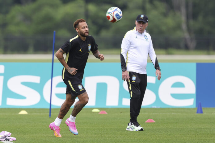 Fotografía hecha el 18 de junio a Neymar durante una sesión especial de recuperación en Nueva Jersey que ha sido retomada este sábado con miras a su reaparición en la selección braslieña contra Escocia, en e cierre de la fase de grupos del Mundial. EFE/SEBASTIÃO MOREIRA
