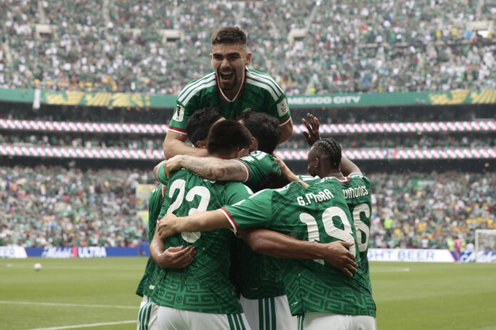 La selección de México quiere extender este jueves en Guadalajara frente a la de Corea del Sur el momento dulce que vivió el 11 de junio a expensas de Sudáfrica en su debut mundialista. EFE/ José Méndez
