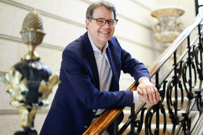 El investigador francocanadiense Michel Sadelain ha recibido el Premio Fronteras del Conocimiento en la categoría de Biología y Biomedicina de la Fundación BBVA por haber revolucionado el tratamiento contra algunos tipos de cáncer a través de la inmunoterapia basada en la modificación genética de células del propio paciente. EFE/ Miguel Toña
