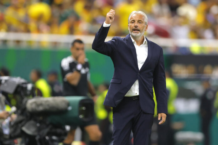 El seleccionador de República Democrática del Congo, Sebastien Desabre, confía en que la euforia de sus pupilos aparezca este sábado en Atlanta para ganar un partido crucial ante Uzbekistán con miras a sacar un pasaje en dieciseisavos de final del Mundial. EFE/ Francisco Guasco
