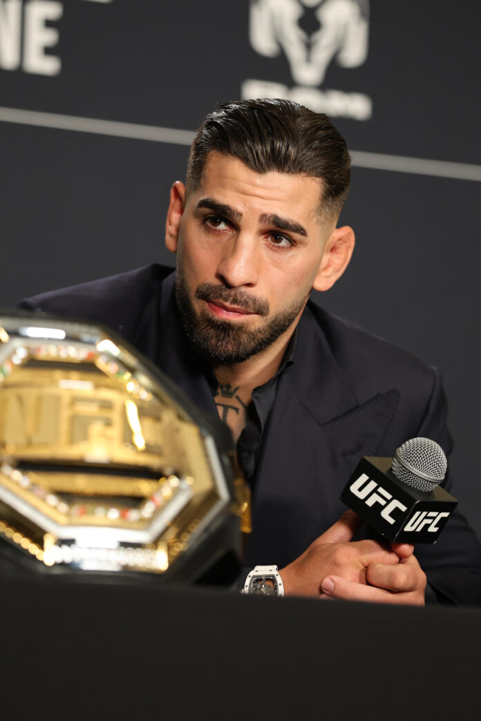 El luchador de artes marciales mixtas (MMA) hispano-georgiano Ilia Topuria aseguró este miércoles, en una rueda de prensa que lo único importante para él en el Mundial de Fútbol es que la selección española vuelva a hacerse con el título 16 años después. EFE/ Octavio Guzmán
