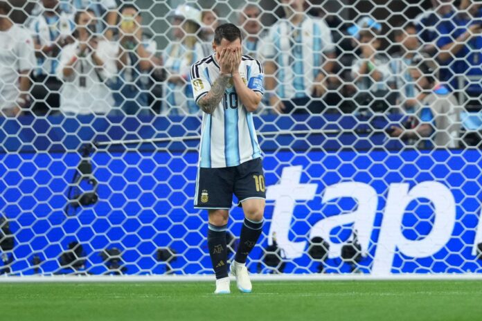 No todos los récords son buenos en la carrera de Lionel Messi, que este miércoles cumple 39 años. EFE/EPA/JEFFREY MCWHORTER
