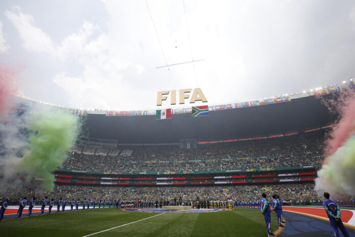 Tras acoger el 11 de junio el partido inaugural de la edición 23 del Mundial entre México y Sudáfrica, el estadio Azteca se alista para recibir este jueves el debut de Uzbekistán y Colombia. EFE/ Sashenka Gutiérrez
