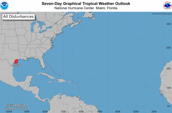 Fotografía tomada este miércoles de la página del Centro Nacional de Huracanes (NHC, en inglés) que muestra un gráfico de la tormenta tropical Arthur, primer ciclón de la temporada del Atlántico, frente a las costas de Texas. EFE/ Centro Nacional de Huracanes /SOLO USO EDITORIAL/NO VENTAS/ SOLO DISPONIBLE PARA ILUSTRAR LA NOTICIA QUE ACOMPAÑA (CRÉDITO OBLIGATORIO)
