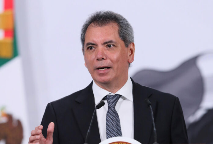El secretario de Hacienda y Crédito Público, Édgar Amador, habla durante una rueda de prensa, en Palacio Nacional de la Ciudad de México (México). Imagend de archivo. EFE/Mario Guzmán
