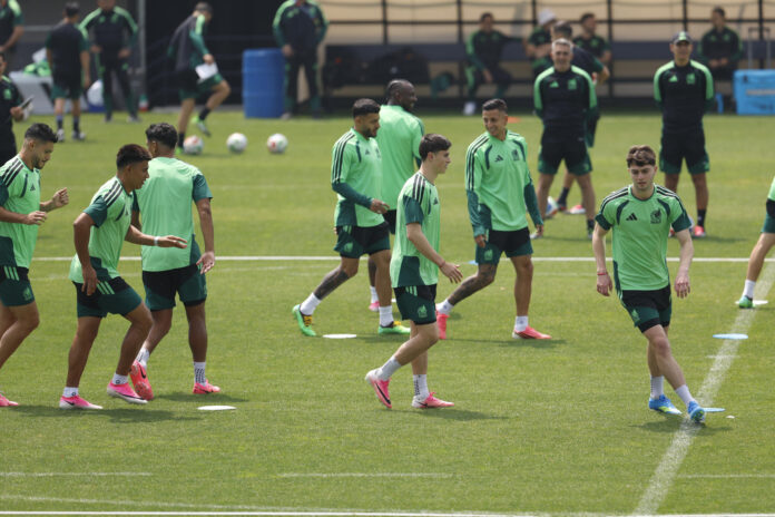 Los jugadores de la selección mexicana durante el entrenamiento celebrado este sábado en el Centro de Alto rendimiento en Ciudad de México. EFE/Sashenka Gutiérrez
