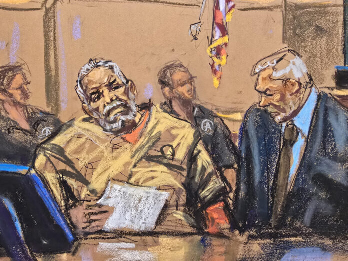 Fotografía de un dibujo realizado por la artista Jane Rosenberg donde aparece el narcotraficante mexicano Ismael 'El Mayo' Zambada (i), y el abogado Frank A. Pérez (d); durante la audiencia de lectura de la condena a cadena perpetua tras ser hallado culpable de tráfico de cocaína y fentanilo por la Justicia estadounidense este lunes en Nueva York (Estados Unidos). EFE/ Jane Rosenberg

