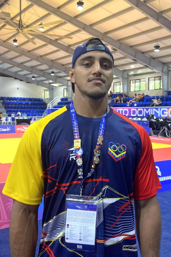 Fotografía que muestra al judoca venezolano Jonhelius Patete posando durante una entrevista con EFE en Santo Domingo (República Dominicana). EFE/ Pau Mompó Alberola
